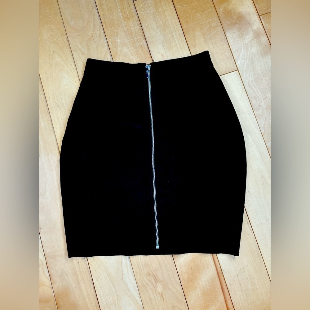 SUPER DOWN black back zip bodycon mini skirt - Picture 7 of 10